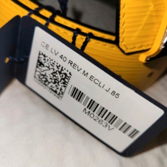 Brand New Men's Yellow Reversible Louis Vuitton Belt For Sale! - Picture 3 of 5